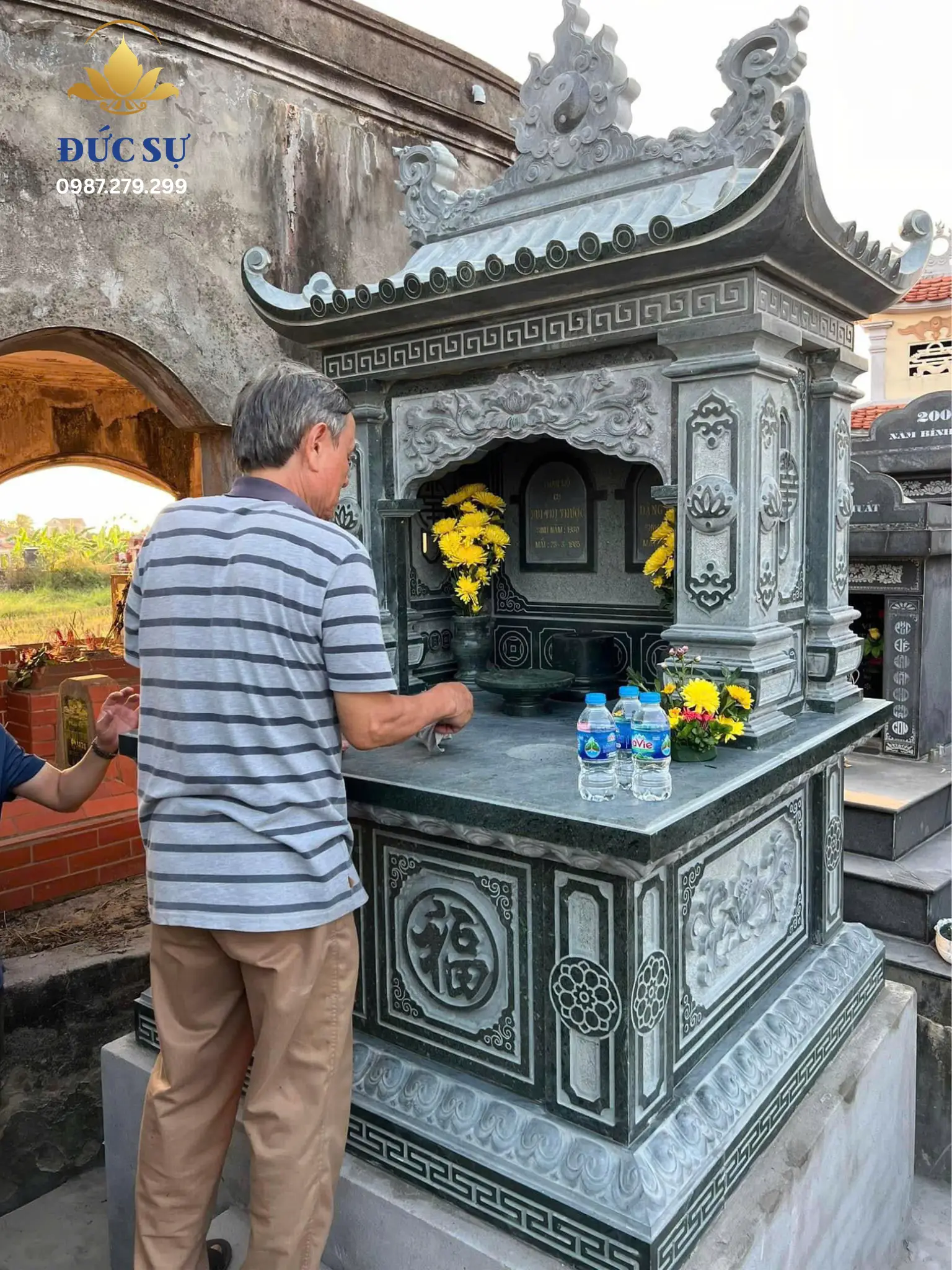 mẫu mộ đá nhỏ xanh đen