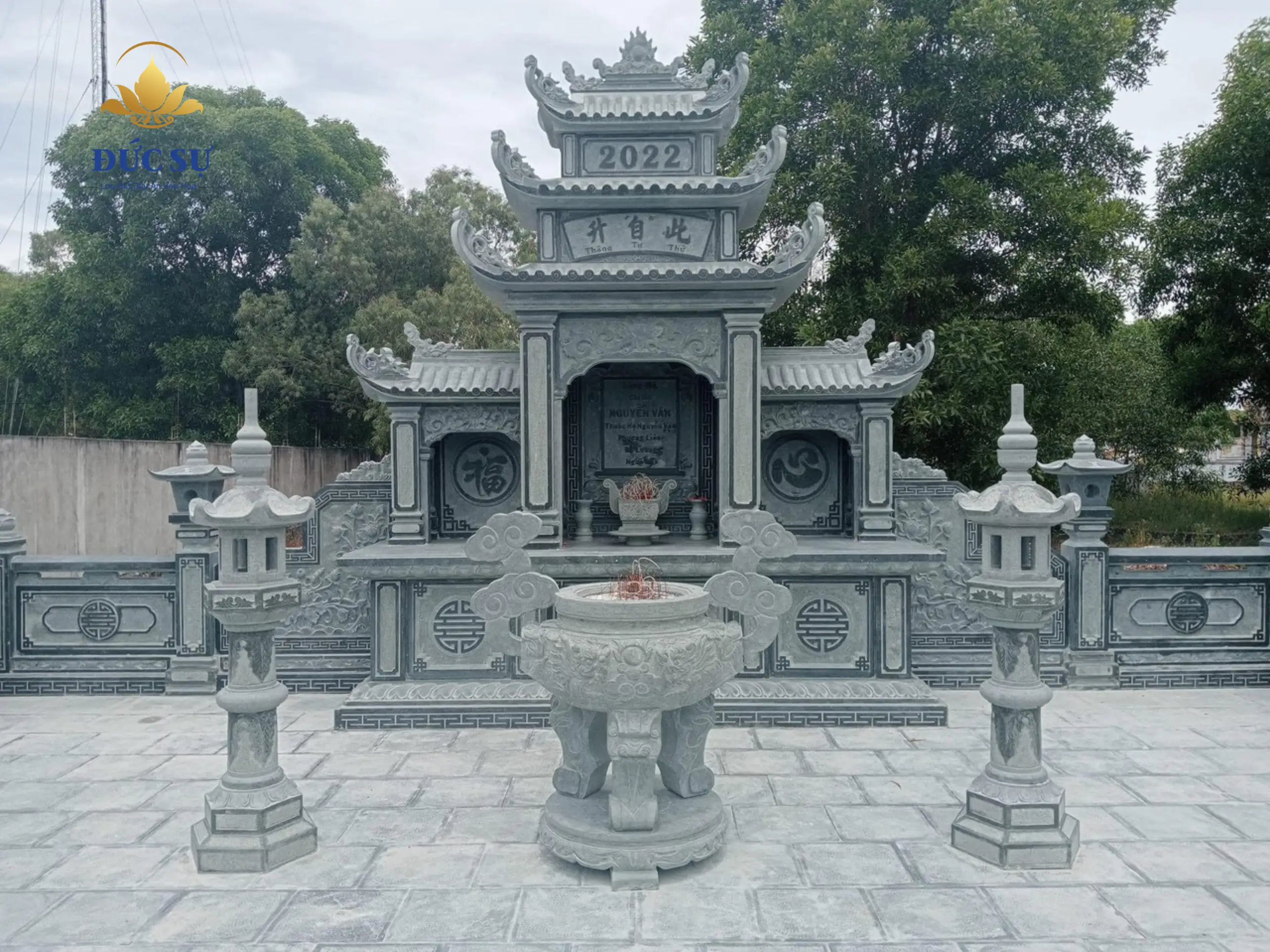 lăng mộ đá 3 mái đơn giản