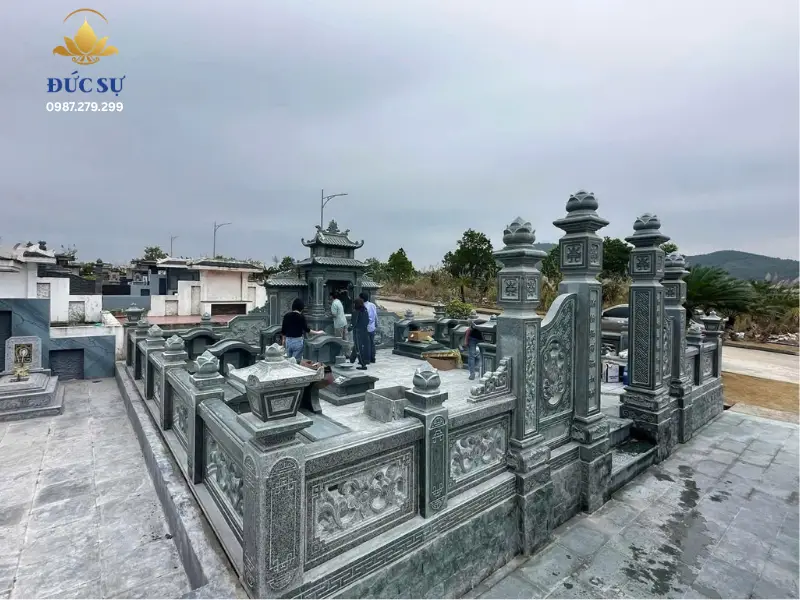 lăng mộ đá gia đình
