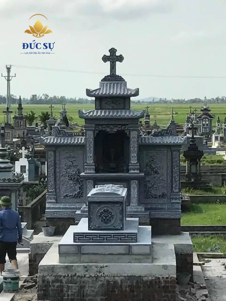 lăng mộ đá công giáo đá xanh đen đẹp