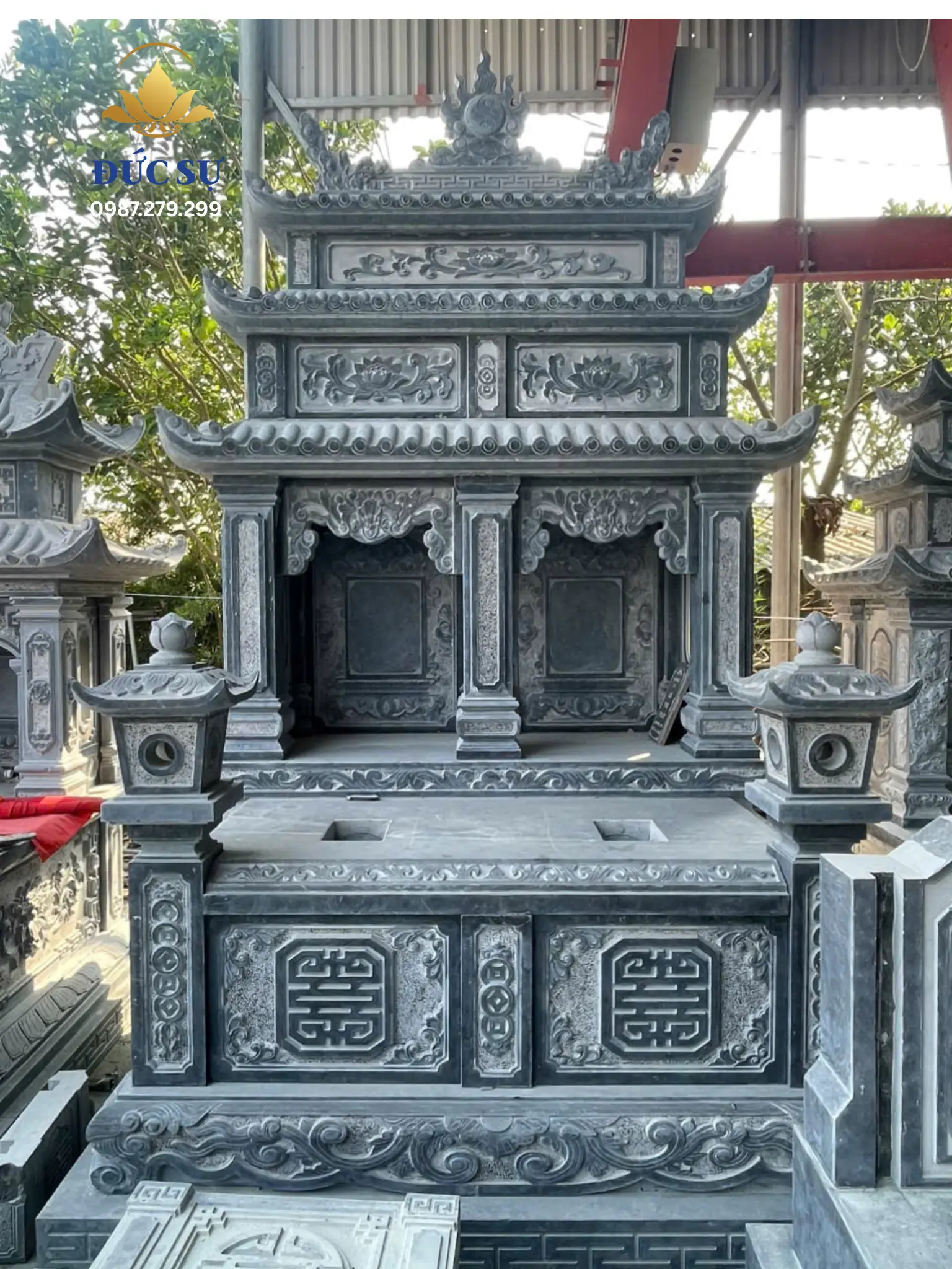mộ đá đôi
