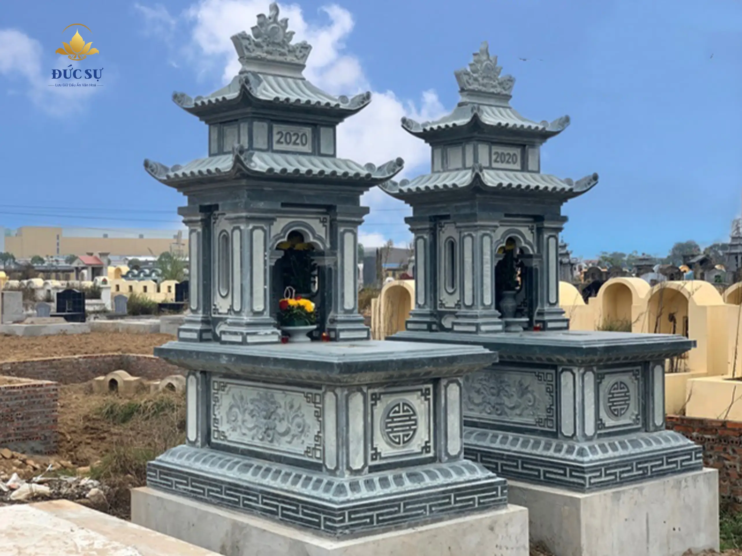 lăng mộ đá 2 mái đao đá xanh rêu đẹp
